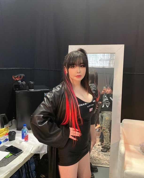 박봄, 살 많이 뺐네..확 달라진 비주얼[★SNS]