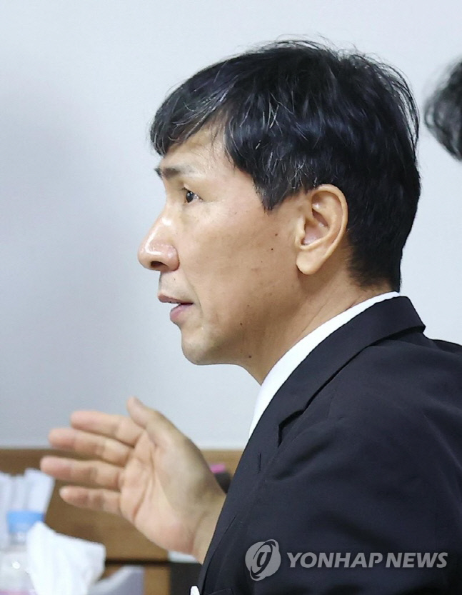 안희정 전 지사, 아내 민주원씨와 32년만 옥중이혼