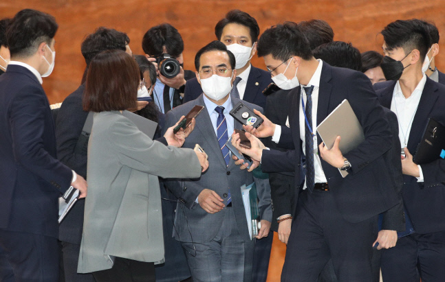 '검찰 수사-기소 분리,수사권 한시 유지' 국희의장 중재안 '검수완박' 해결책 될까?