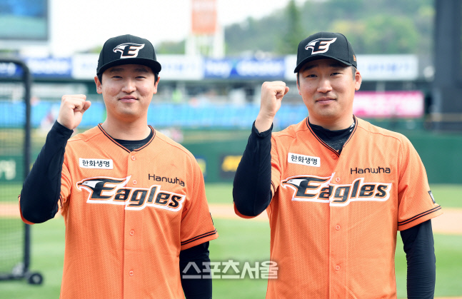 [포토]각오를 다지는 이진영과 이민우