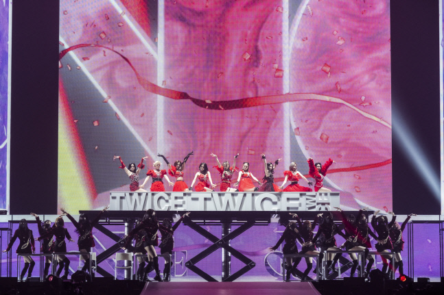 트와이스_일본 도쿄돔_0423 공연 (1)