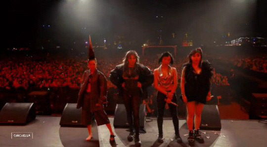 완전체 뭉친 2NE1, '노마스크' 논란 양현석…엇갈린 행보[스타#업앤다운]