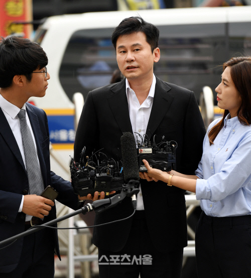 [포토] 경찰 출석하는 양현석 전 YG엔터테인먼트 대표