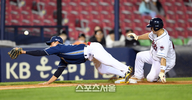 [포토]NC 박준영, 잡을 수가 없어...