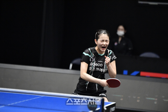 韓탁구 새 아이콘 김나영 2승...아버지 수자원공사 감독도 승리 합창 [프로탁구]