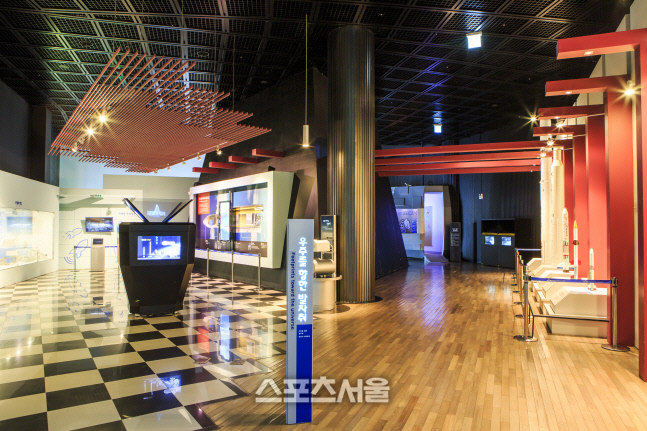 (고흥) 1층 전시관은 우주의 기본 상식을 설명한다_정은주 촬영