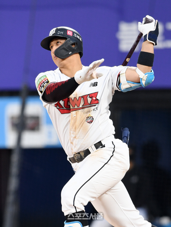 [포토]KT 황재균, KIA전 선제 투런포
