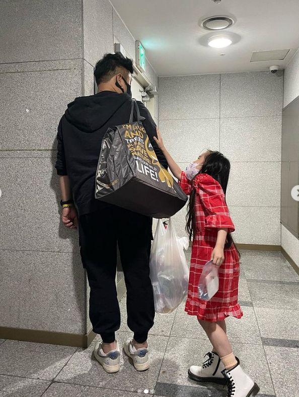 김지우♥ 레이먼킴, 무슨 일? "어딘가 자꾸 기대려는 남편, 의욕 無"[★SNS]