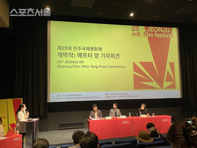 이준동 집행위원장 " '애프터 양' 전원 이견없이 개막작으로 선정"[제23회 JIFF]