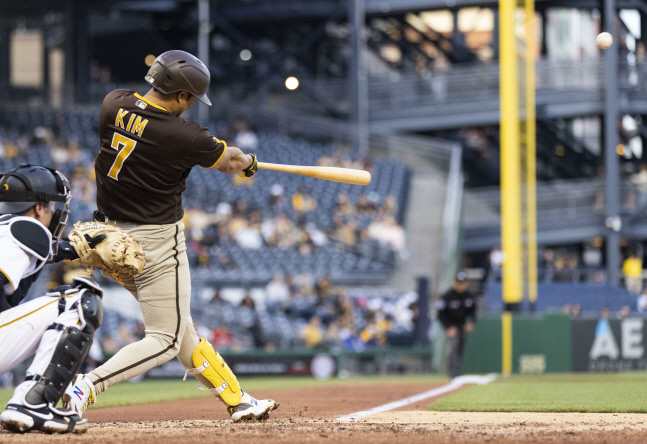 BASEBALL-MLB-PIT-SD/