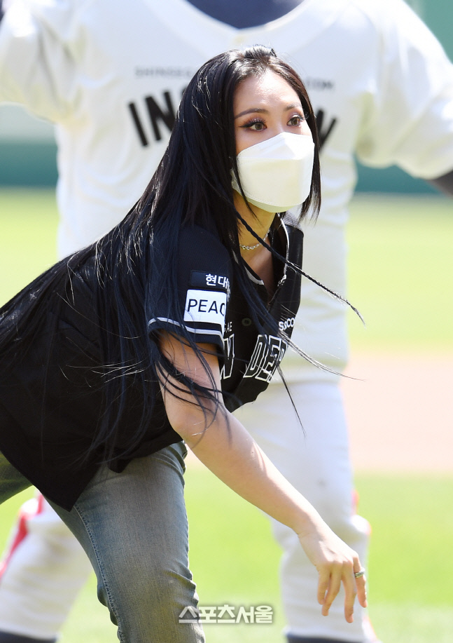 [포토]라치카의 가비, SSG-두산 경기 시구