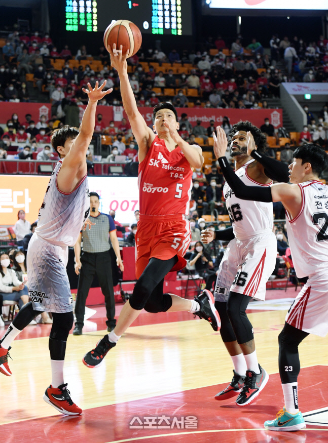 [포토]SK 김선형, 과감한 돌파