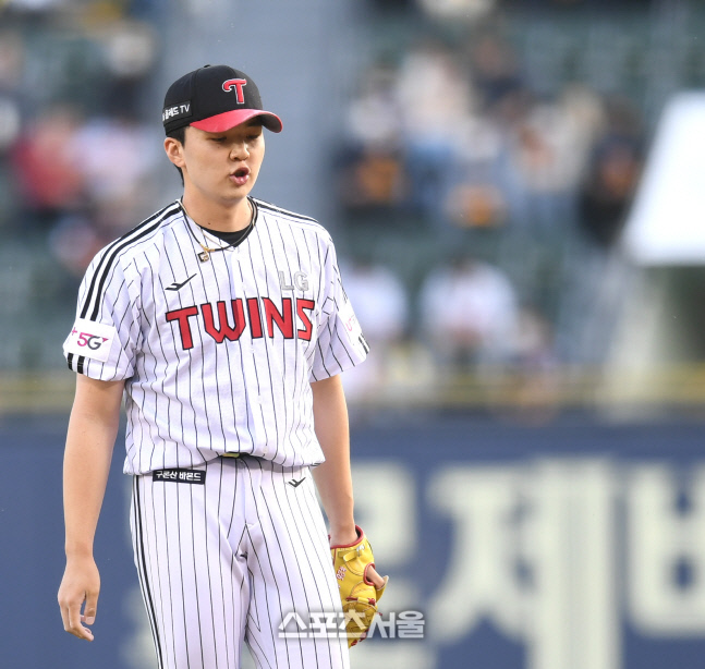[포토] 만루 허용 이민호 '왜 이러지'