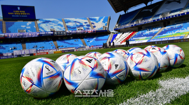 빅버트에 \'카타르월드컵 공인구 알 리흘라\'[포토]
