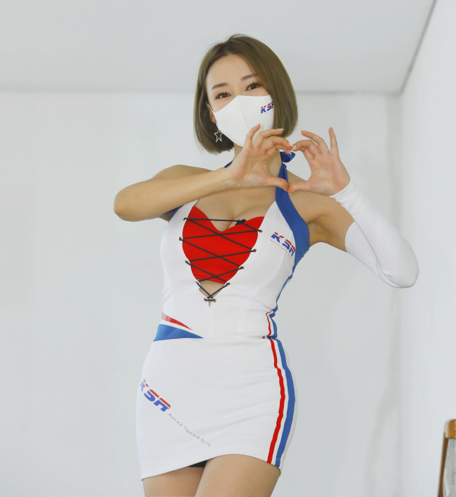 5년 만에 서킷에 복귀한 모델 신채은, 넥센스피드레이싱 대표모델로 신고합니다!