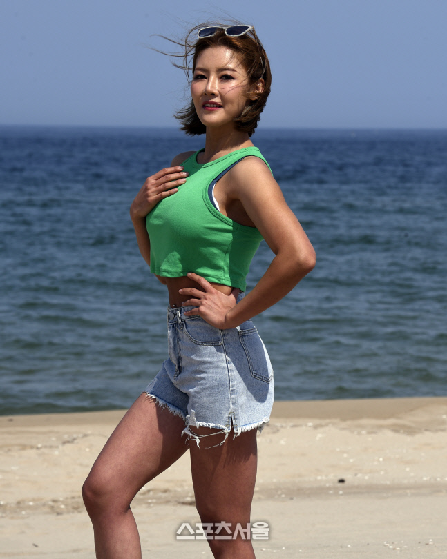 상큼하기 그지없는 비키니여신 이로은, 너무 예쁜 맥스큐 커버걸! [포토]