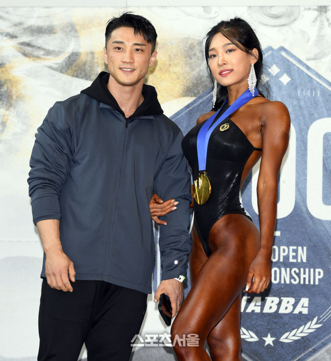 나바 AOC 클래식모델 1위 박다빈과 유명 트레이너 최철훈, 선남선녀가 따로 없군~~ [포토]