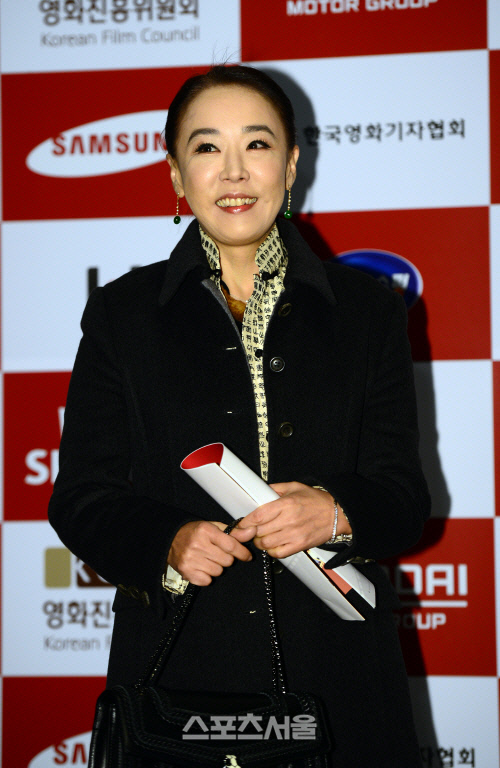 강수연
