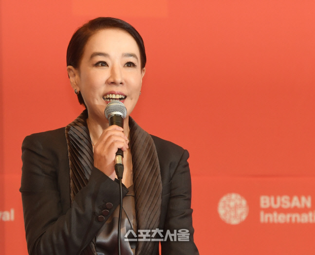 [속보]영화배우 강수연 별세…향년 55세