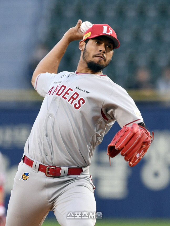 '폰트로 또 안우진 제압' SSG, 키움에 3-0 깔끔승...5회 '연속 4장타'로 웃다 [SS 고척in]