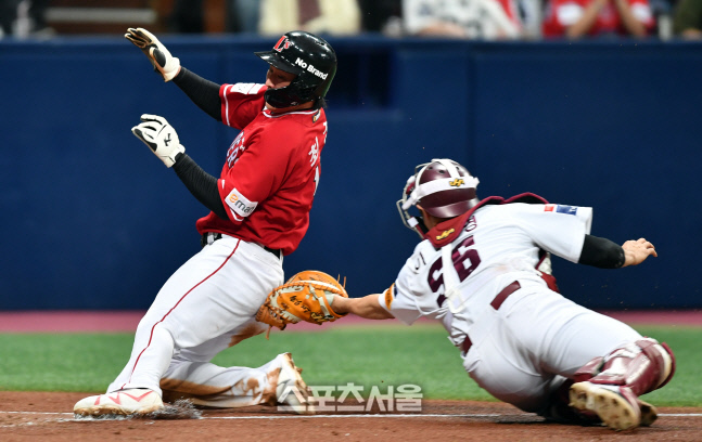 최정 잡아내는 이지영[포토]