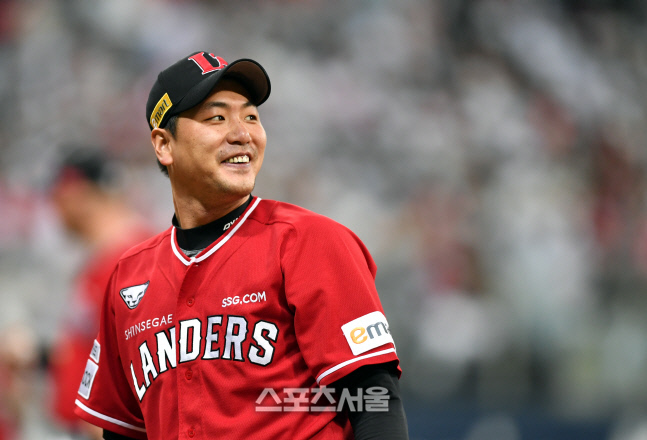 크론과 베이스커버 겹친 김광현, 그저 웃지요[포토]