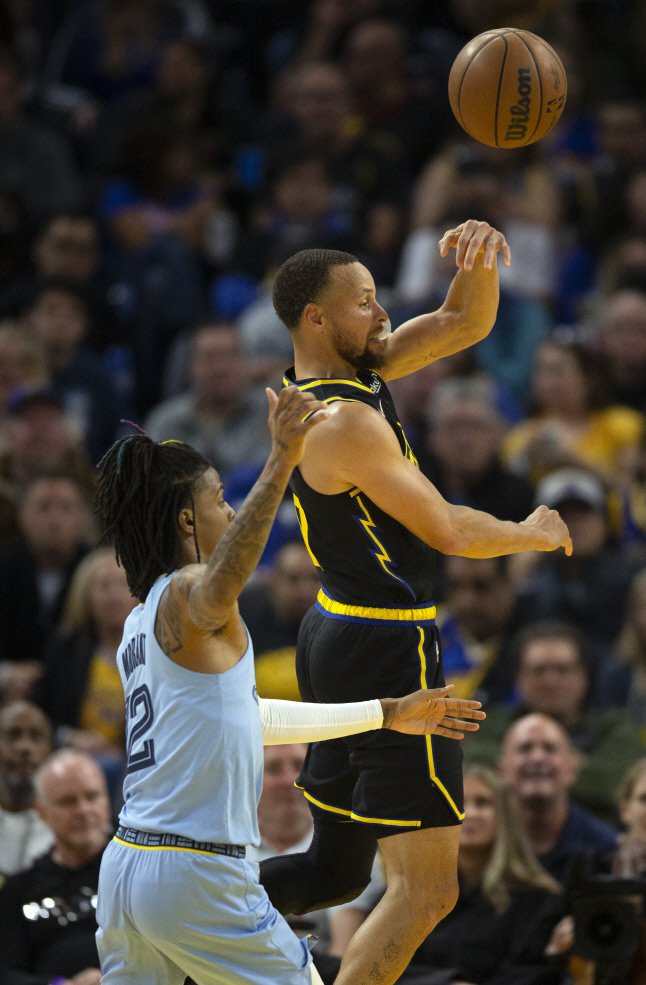 BASKETBALL-NBA-GSW-MEM/