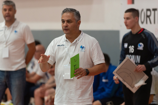 남자국가대표팀 감독으로 선임된 홀란도 프레이타스