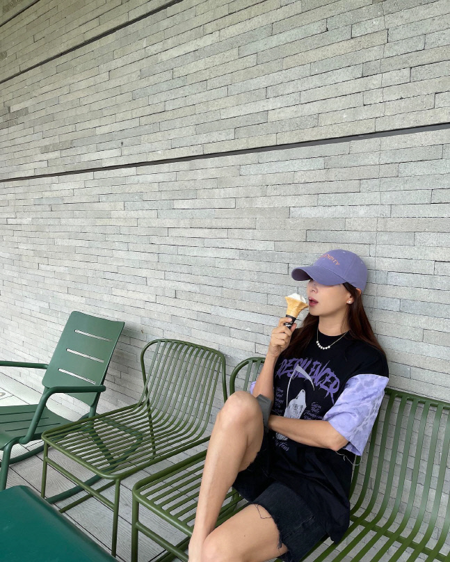 고소영, 51세 애둘맘의 극세사 다리…♥장동건 또 반하겠네[★SNS]