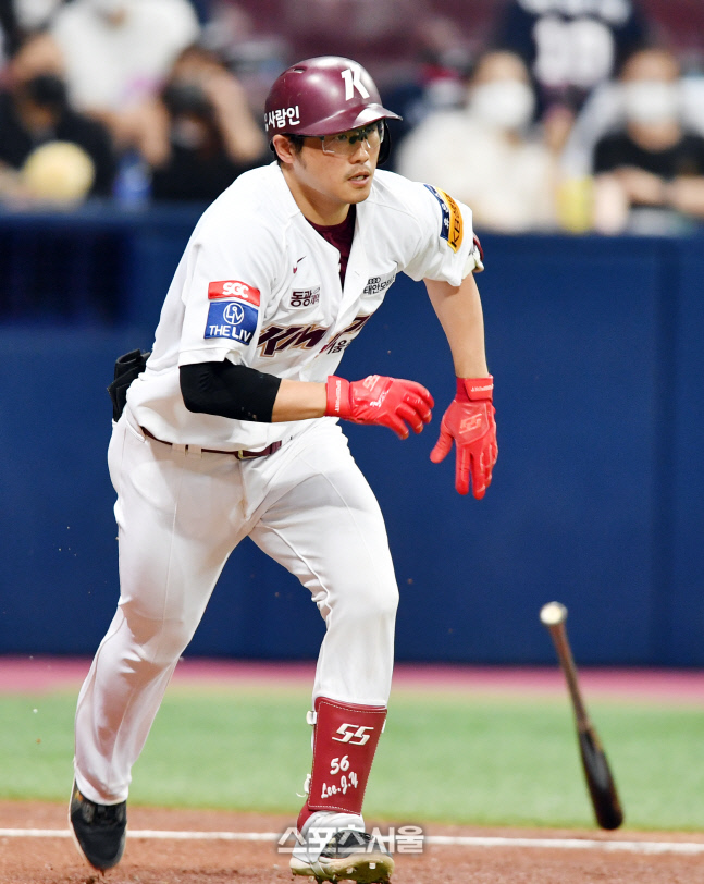 3회말 선두타자 안타 이지영[포토]