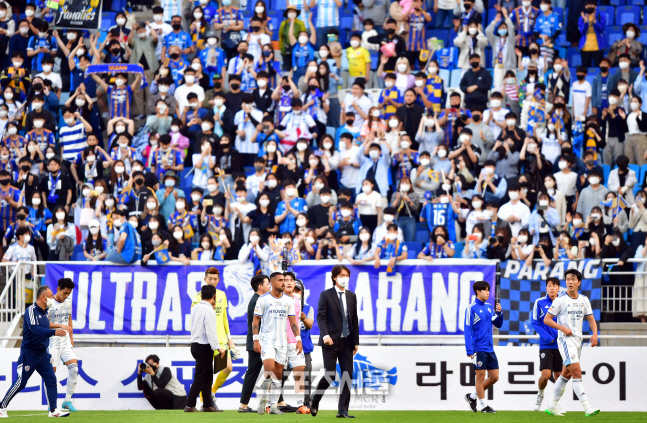 무패 리그1위 울산현대 홍명보 감독의 아쉬운 발걸음[포토]