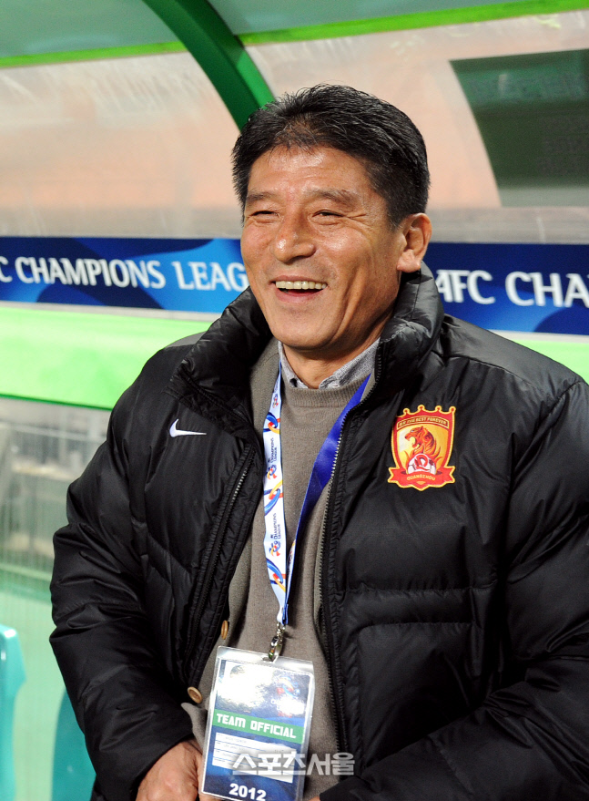 '中 복귀' 이장수 감독 "과거엔 선수 술 마시는 거 걱정했는데 지금은 휴대폰"