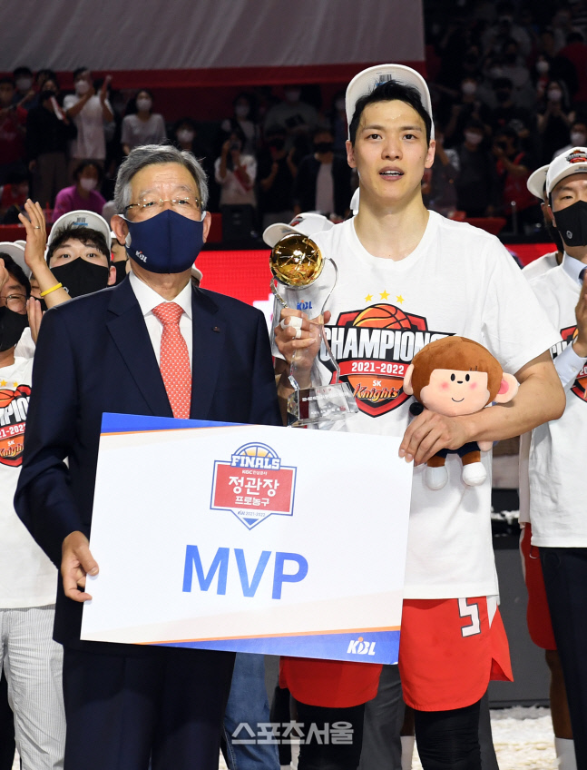 "다음 시즌 제가 더 기대됩니다" 30대 중반 최전성기 보내는 챔프전 MVP