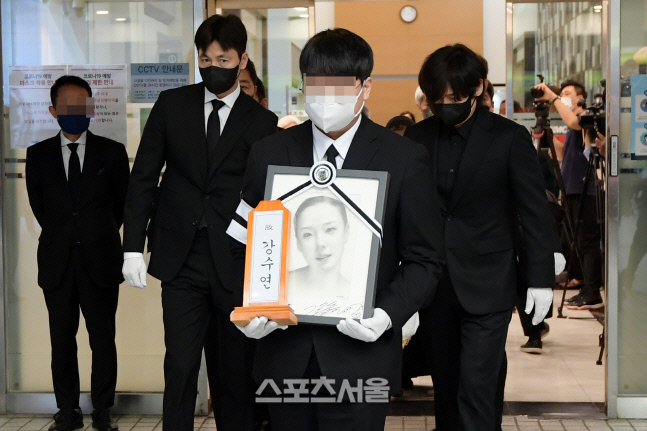 [포토]정우성-설경구, 故 강수연 가는 길에 함께...