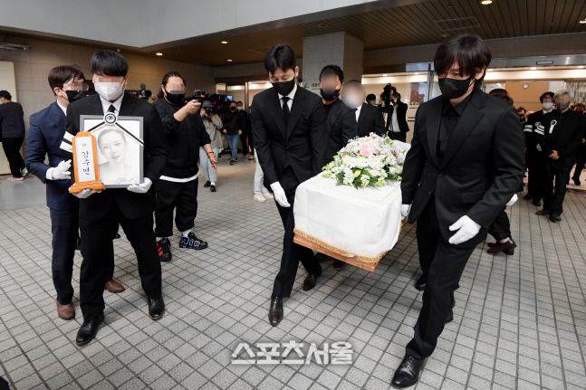 [포토]정우성-설경구, 슬픔 속에...