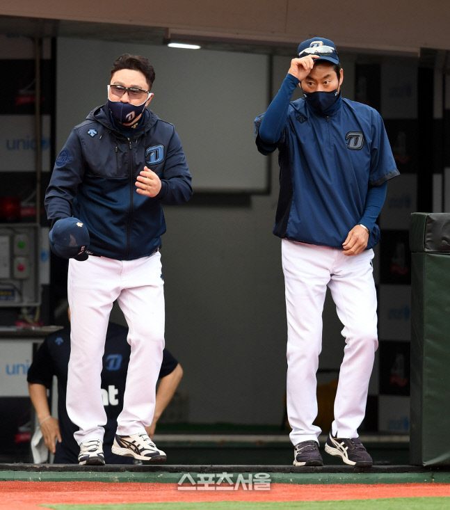 [포토] 롯데전 인사하는 NC 이동욱 감독