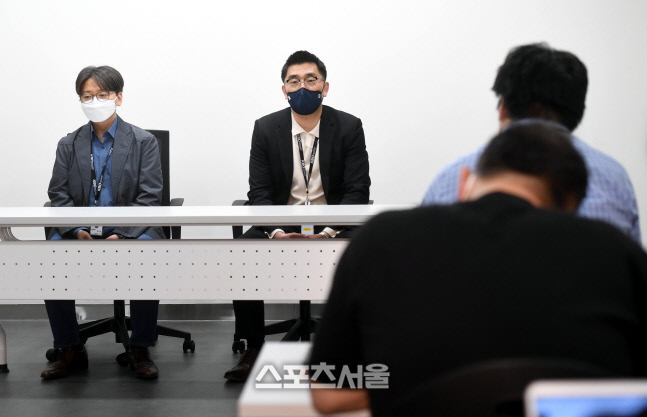 [포토] 기자회견 하는 NC 이진만 대표-임선남 단장