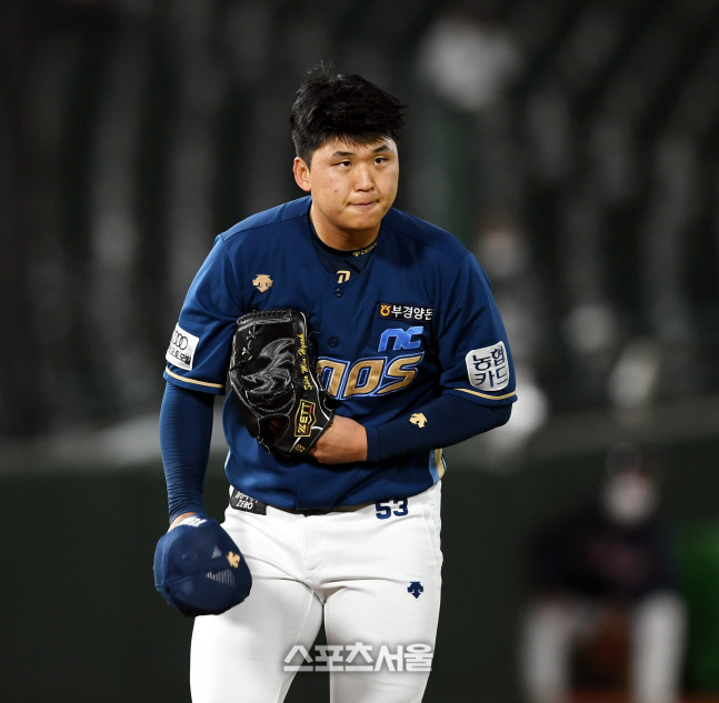 [포토] 피터스 사구에 사과하는 신민혁