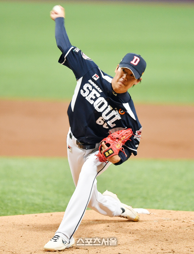 키움전 역투펼치는 두산 박신지[포토]