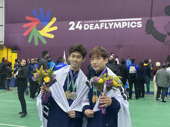 우리는 데플림픽 강국, 배드민턴 단복식 금메달 휩쓸다
