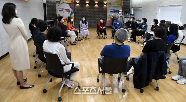 진지한 '마이 마이(MY MY)' 시니어모델, 강사들이 빵빵하거든요~ [포토]