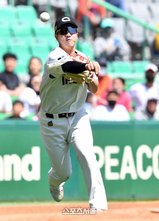 SSG3루 최정대신 오늘은 동생 최항이[포토]