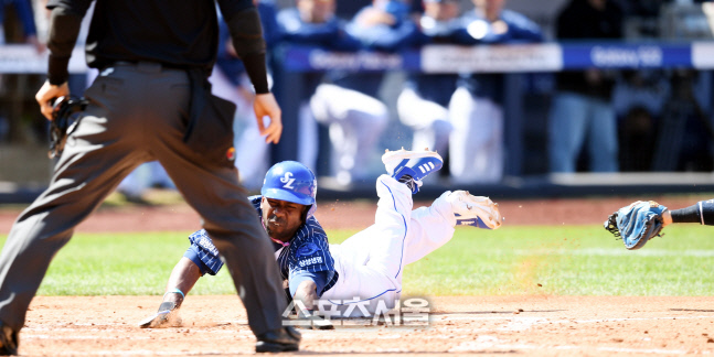 [포토] 피렐라, 태그 피한 과감한 슬라이딩