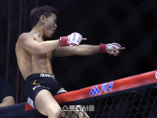 ‘추성훈의 제자’ 야마모토를 꺾고 7연승에 성공한 이정현, “한국의 격투천재가 일본의 격투천재 텐신과 대결을 벌이는 것은 당연해!”