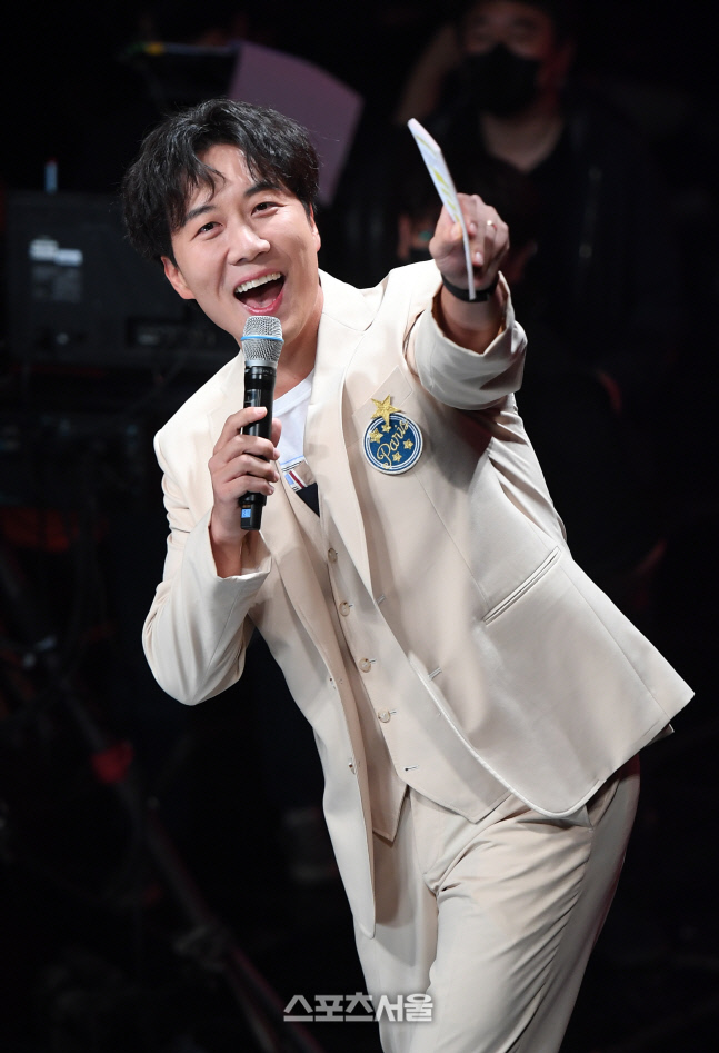 [포토]더트롯쇼 진행하는 도경완