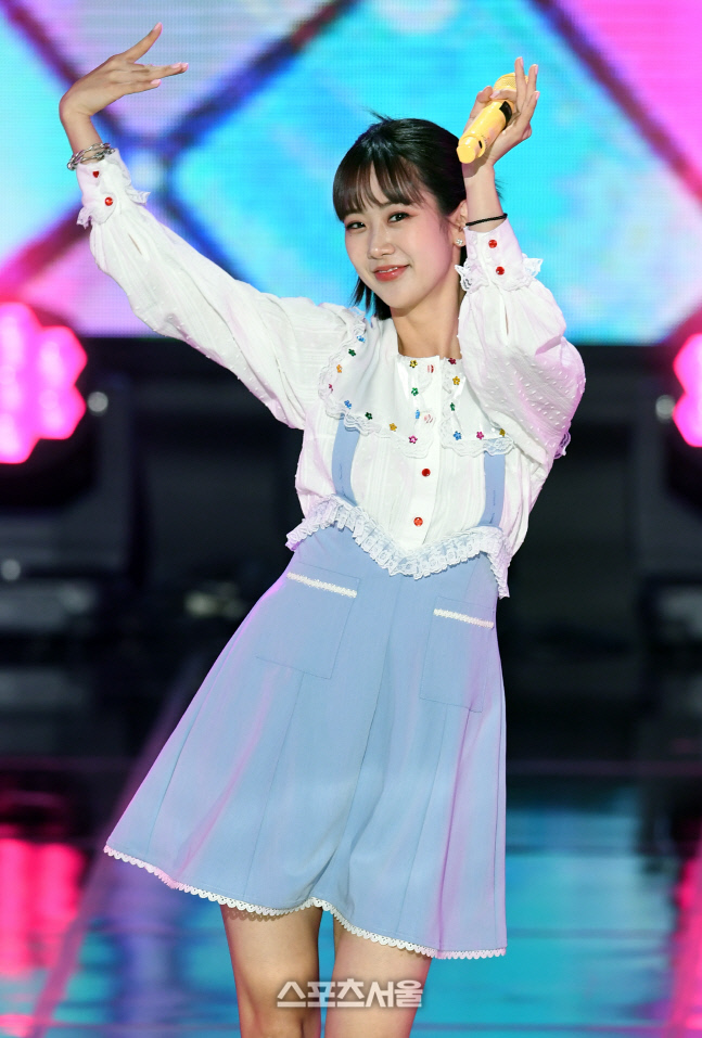 [포토]강혜연, 깜찍 발랄한 안무