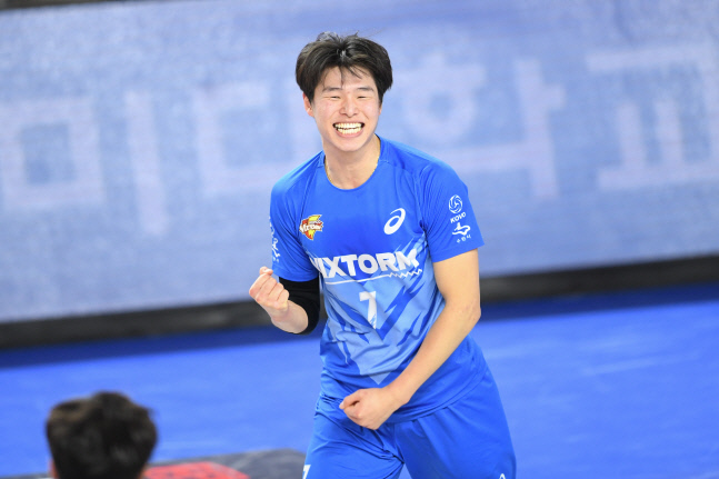 "재덕이 형이 살쪄 오지 말래요" 입대하는 이시몬, 형들 조언 '듬뿍' [SS인터뷰]