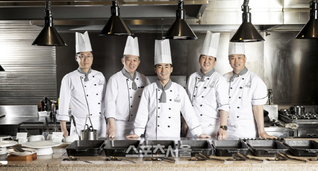 01.플라자 갈라디너 셰프 사진
