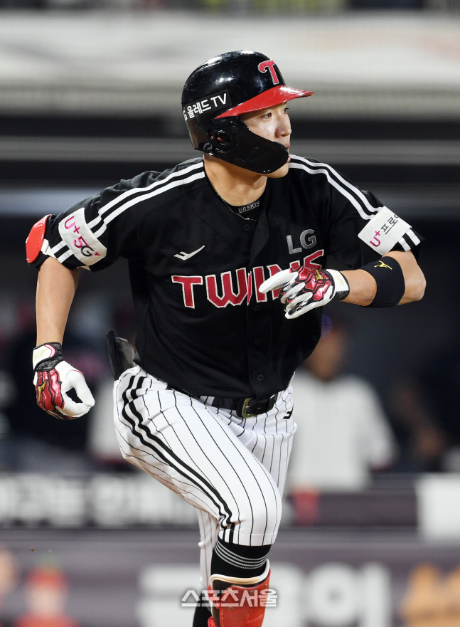 [포토]LG 박해민, 3루 주자 들어와!