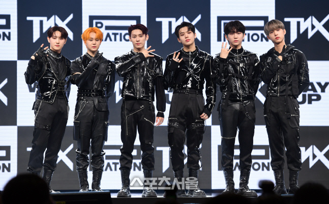 "전부 비켜라, '비켜'!"…'싸이 보이그룹' TNX의 패기 넘치는 출사표[SS현장]